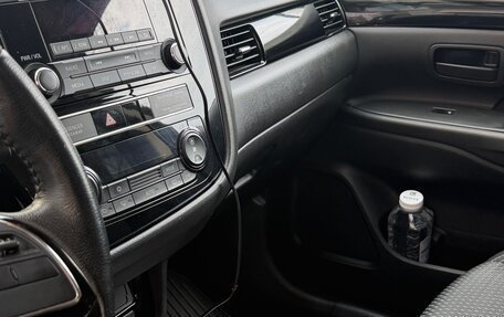 Mitsubishi Outlander III рестайлинг 3, 2019 год, 2 100 000 рублей, 10 фотография