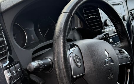 Mitsubishi Outlander III рестайлинг 3, 2019 год, 2 100 000 рублей, 11 фотография