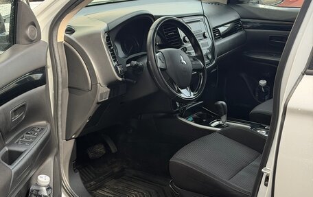 Mitsubishi Outlander III рестайлинг 3, 2019 год, 2 100 000 рублей, 12 фотография