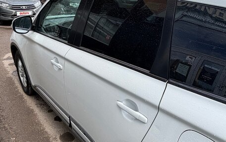 Mitsubishi Outlander III рестайлинг 3, 2019 год, 2 100 000 рублей, 4 фотография