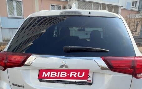 Mitsubishi Outlander III рестайлинг 3, 2019 год, 2 100 000 рублей, 14 фотография