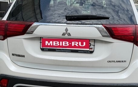 Mitsubishi Outlander III рестайлинг 3, 2019 год, 2 100 000 рублей, 7 фотография