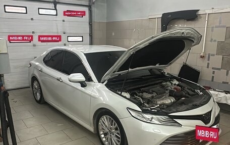 Toyota Camry, 2019 год, 2 800 000 рублей, 6 фотография