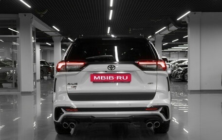 Toyota RAV4, 2022 год, 3 190 000 рублей, 6 фотография