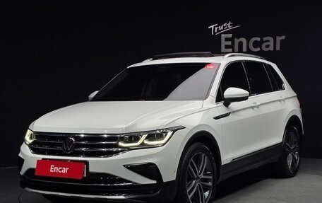 Volkswagen Tiguan II, 2022 год, 2 950 000 рублей, 1 фотография