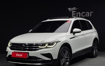 Volkswagen Tiguan II, 2022 год, 2 950 000 рублей, 1 фотография