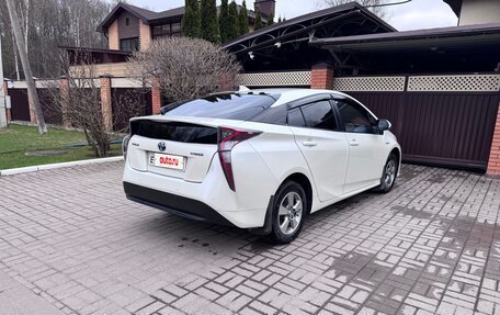Toyota Prius IV XW50, 2017 год, 2 500 000 рублей, 5 фотография