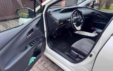 Toyota Prius IV XW50, 2017 год, 2 500 000 рублей, 7 фотография