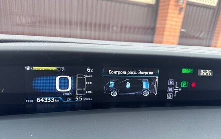 Toyota Prius IV XW50, 2017 год, 2 500 000 рублей, 10 фотография