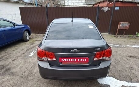 Chevrolet Cruze II, 2010 год, 550 000 рублей, 3 фотография