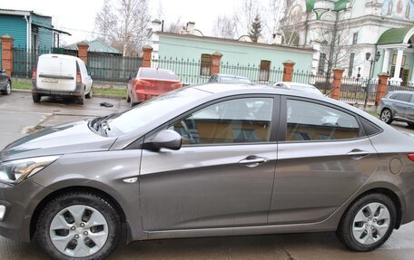 Hyundai Solaris II рестайлинг, 2014 год, 1 000 000 рублей, 9 фотография