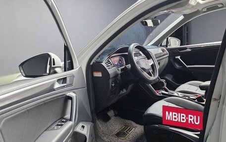 Volkswagen Tiguan II, 2022 год, 2 950 000 рублей, 10 фотография