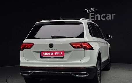 Volkswagen Tiguan II, 2022 год, 2 950 000 рублей, 4 фотография