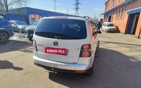 Volkswagen Touran III, 2007 год, 450 000 рублей, 3 фотография