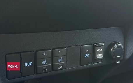 Toyota RAV4, 2017 год, 2 590 000 рублей, 18 фотография