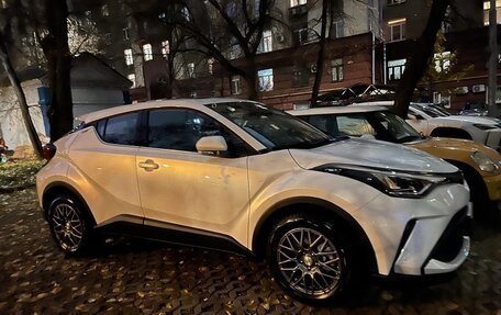 Toyota C-HR, 2024 год, 4 000 000 рублей, 8 фотография