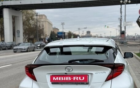 Toyota C-HR, 2024 год, 4 000 000 рублей, 2 фотография