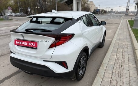 Toyota C-HR, 2024 год, 4 000 000 рублей, 3 фотография