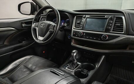 Toyota Highlander III, 2016 год, 3 900 000 рублей, 10 фотография