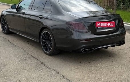 Mercedes-Benz E-Класс, 2017 год, 3 800 000 рублей, 4 фотография