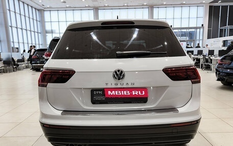 Volkswagen Tiguan II, 2018 год, 2 265 000 рублей, 10 фотография