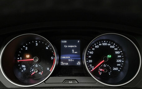 Volkswagen Tiguan II, 2018 год, 2 265 000 рублей, 17 фотография