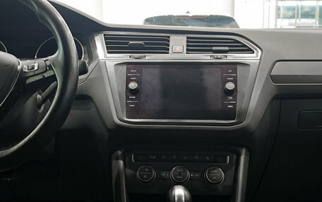 Volkswagen Tiguan II, 2018 год, 2 265 000 рублей, 19 фотография