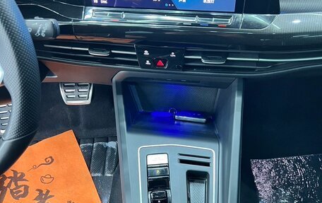 Volkswagen Golf VIII, 2022 год, 1 900 000 рублей, 12 фотография