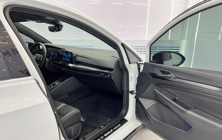 Volkswagen Golf VIII, 2022 год, 1 900 000 рублей, 18 фотография