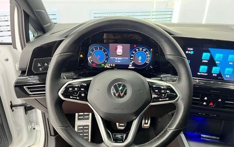 Volkswagen Golf VIII, 2022 год, 1 900 000 рублей, 11 фотография