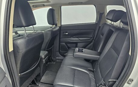 Mitsubishi Outlander III рестайлинг 3, 2013 год, 1 739 000 рублей, 15 фотография