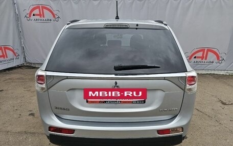 Mitsubishi Outlander III рестайлинг 3, 2013 год, 1 739 000 рублей, 10 фотография