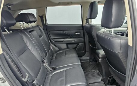 Mitsubishi Outlander III рестайлинг 3, 2013 год, 1 739 000 рублей, 17 фотография