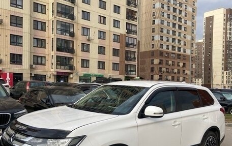 Mitsubishi Outlander III рестайлинг 3, 2017 год, 1 550 000 рублей, 2 фотография