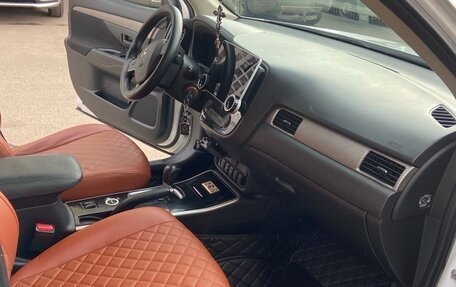 Mitsubishi Outlander III рестайлинг 3, 2017 год, 1 550 000 рублей, 6 фотография