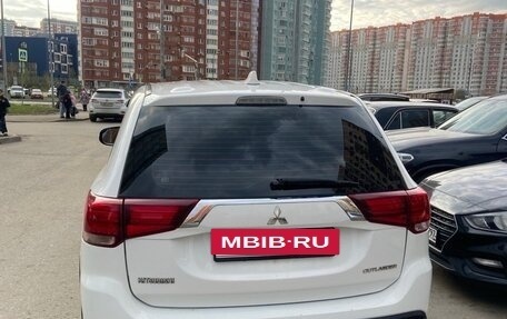 Mitsubishi Outlander III рестайлинг 3, 2017 год, 1 550 000 рублей, 4 фотография