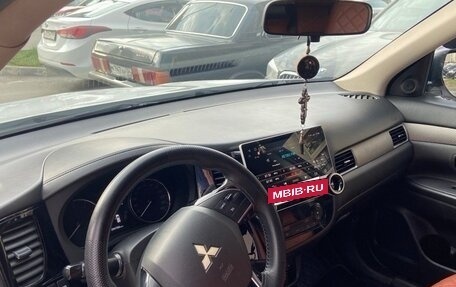 Mitsubishi Outlander III рестайлинг 3, 2017 год, 1 550 000 рублей, 8 фотография