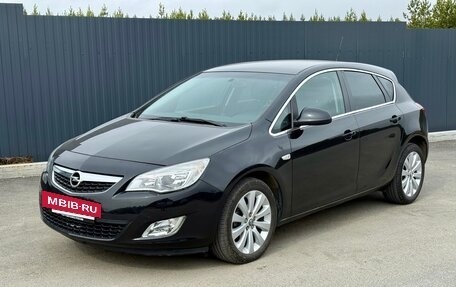 Opel Astra J, 2011 год, 800 000 рублей, 2 фотография