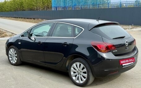 Opel Astra J, 2011 год, 800 000 рублей, 6 фотография