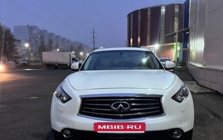 Infiniti QX70, 2014 год, 3 800 000 рублей, 28 фотография