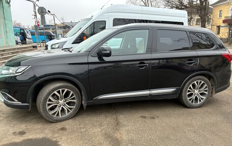 Mitsubishi Outlander III рестайлинг 3, 2018 год, 2 110 000 рублей, 3 фотография