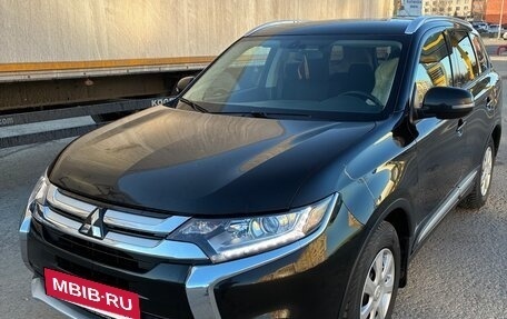 Mitsubishi Outlander III рестайлинг 3, 2018 год, 2 110 000 рублей, 10 фотография