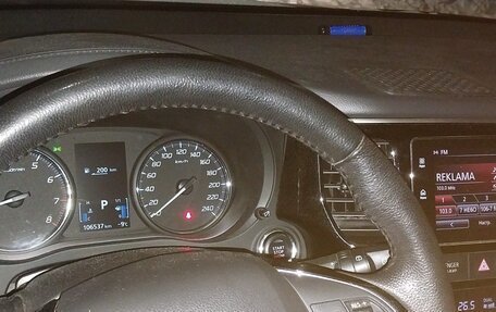 Mitsubishi Outlander III рестайлинг 3, 2018 год, 2 110 000 рублей, 19 фотография