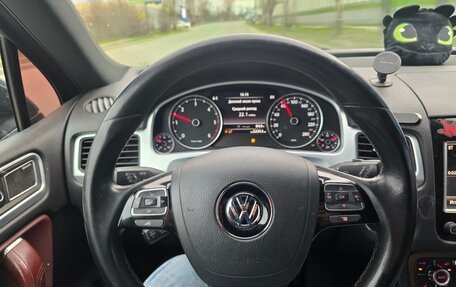 Volkswagen Touareg III, 2011 год, 1 200 000 рублей, 8 фотография