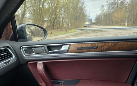 Volkswagen Touareg III, 2011 год, 1 200 000 рублей, 12 фотография