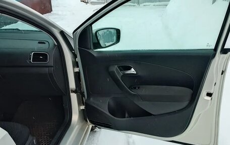 Volkswagen Polo VI (EU Market), 2012 год, 950 000 рублей, 10 фотография