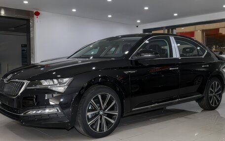 Skoda Superb III рестайлинг, 2025 год, 2 500 000 рублей, 3 фотография