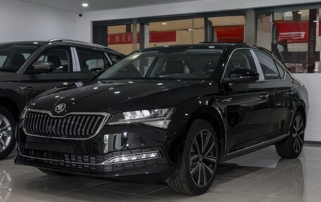 Skoda Superb III рестайлинг, 2025 год, 2 500 000 рублей, 2 фотография
