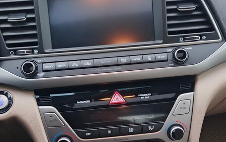 Hyundai Elantra VI рестайлинг, 2016 год, 1 620 000 рублей, 11 фотография