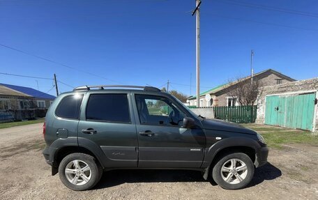 Chevrolet Niva I рестайлинг, 2017 год, 750 000 рублей, 2 фотография